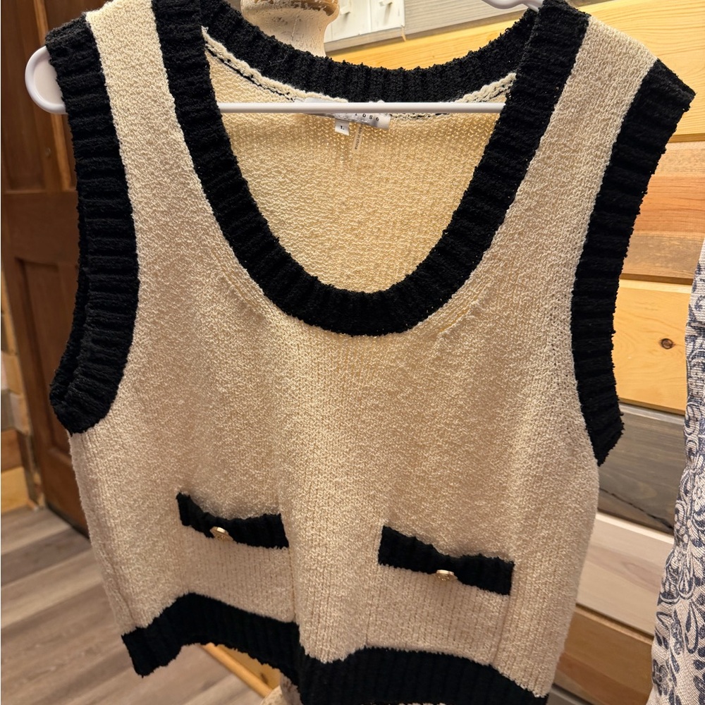 Elegant Black and Cream Sleeveless Knit Top